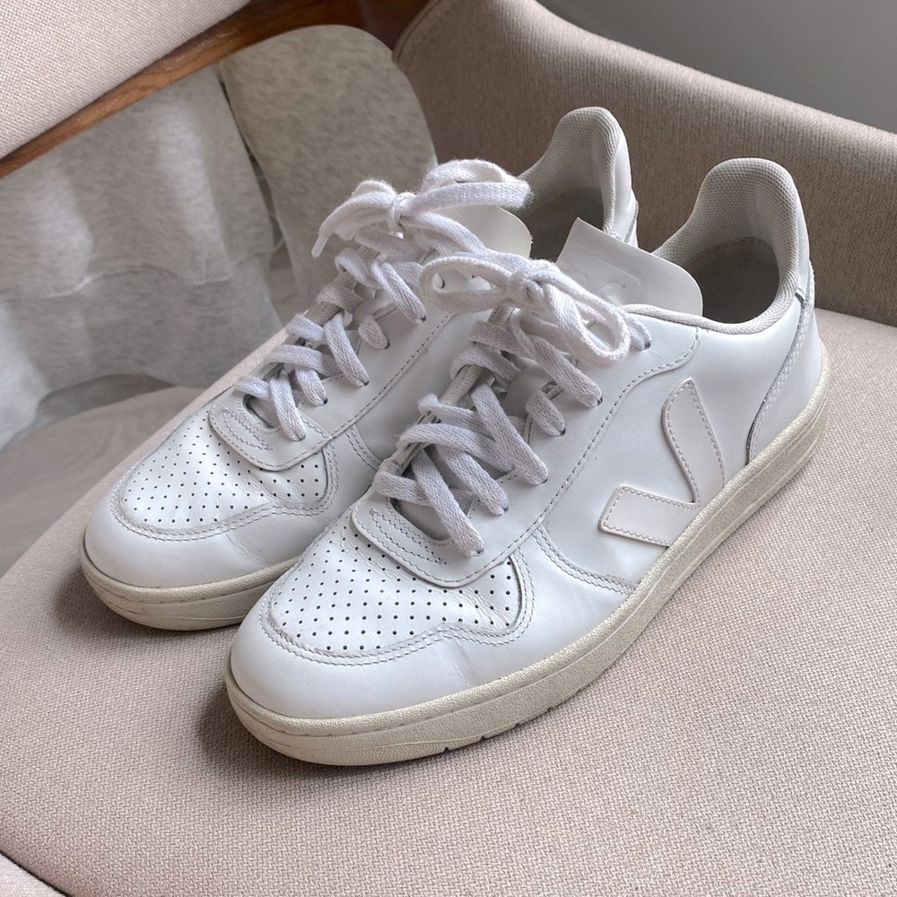 Veja Women’sV-10 Sneakers